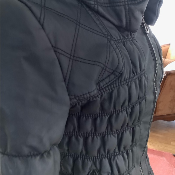 Fitted leather jacket - Picture 3 of 5